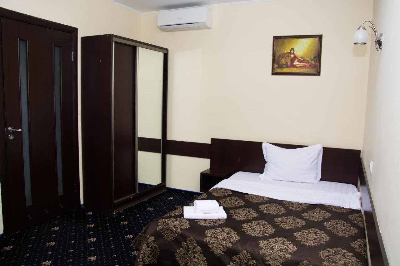 Faraon Hotel Ivano-Frankivsk Exterior photo